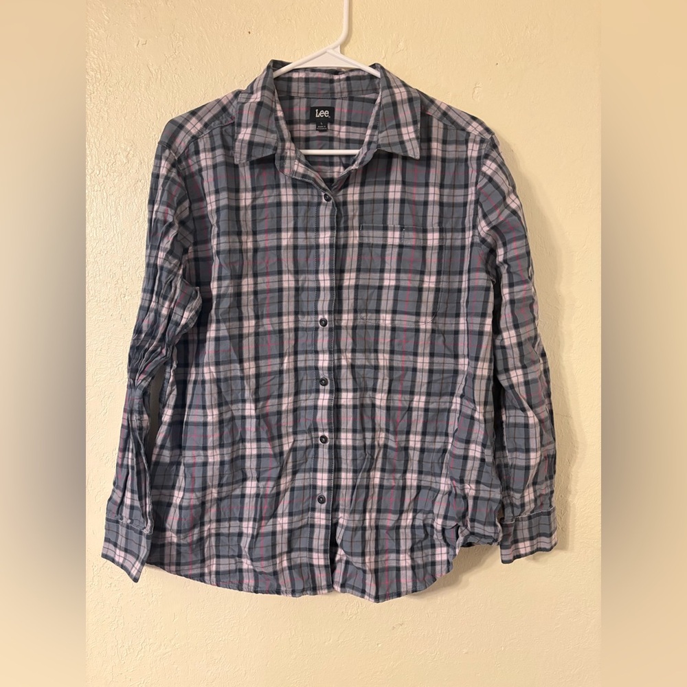 Lee women’s Casual Plaid Shirt - Blue and Pink Size: L